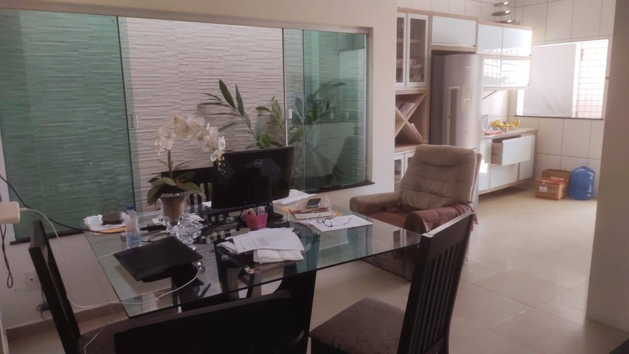 Casa para alugar com 3 quartos, 162m² - Foto 2